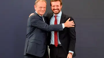 El presidente del PP, Pablo Casado, junto al expresidente del Consejo Europeo, Donald Tusk, intervienen en la convención nacional de su partido celebrada hoy en Valladolid El presidente del PP, Pablo Casado, junto al expresidente del Consejo Europeo, Donald Tusk, intervienen en la convención nacional de su partido celebrada hoy en Valladolid