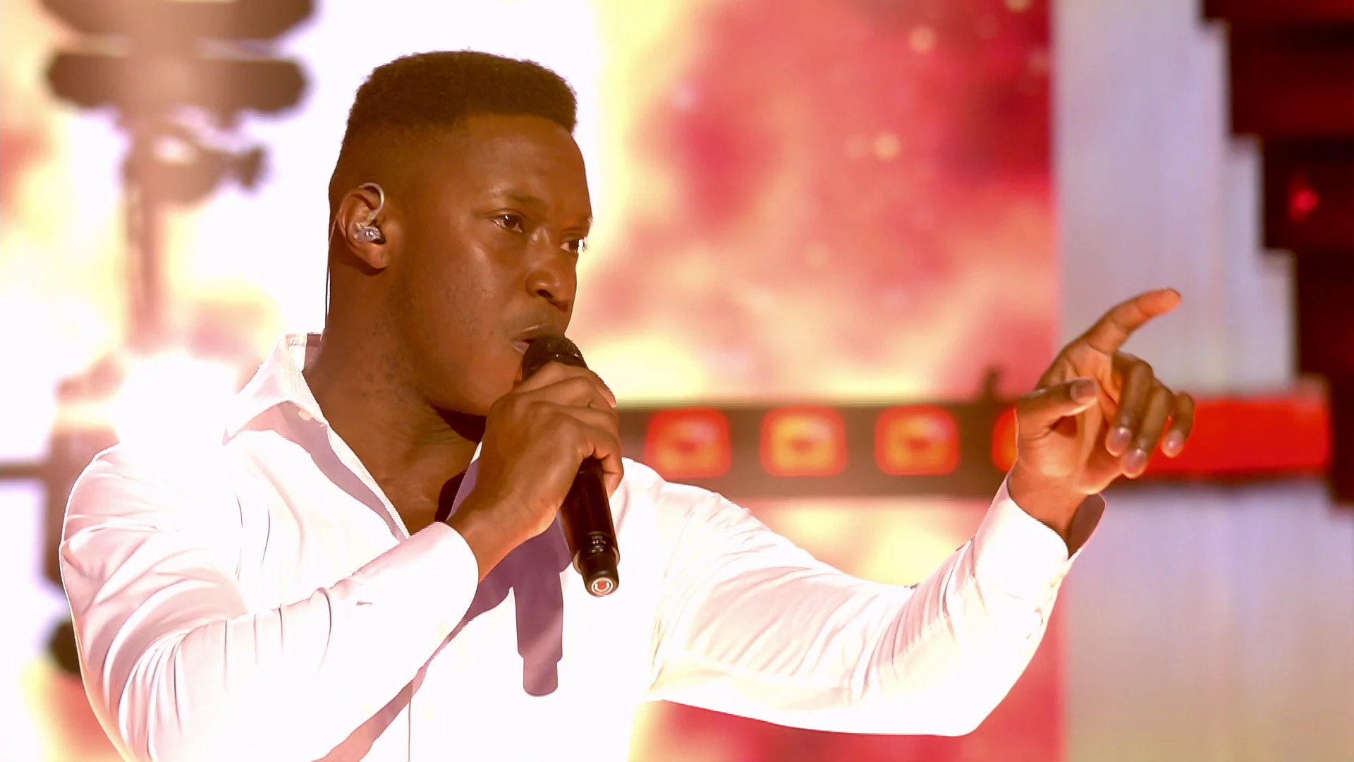 El modelo ‘ruge’ sobre el escenario con ‘A song for you’ y da el primer zarpazo al concursante El modelo ‘ruge’ sobre el escenario con ‘A song for you’ y da el primer zarpazo al concursante