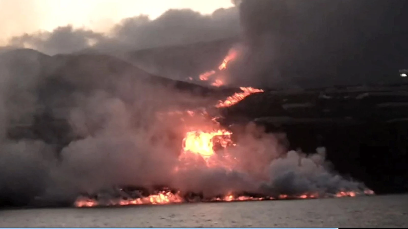 El magma del volcán de La Palma forma en el mar una especie de pirámide de 50 metros El magma del volcán de La Palma forma en el mar una especie de pirámide de 50 metros
