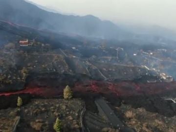 Dos coladas de lava del volcán de La Palma