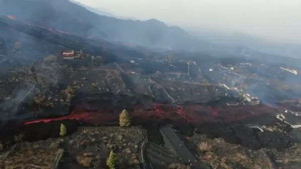 Dos coladas de lava del volc&aacute;n de La Palma