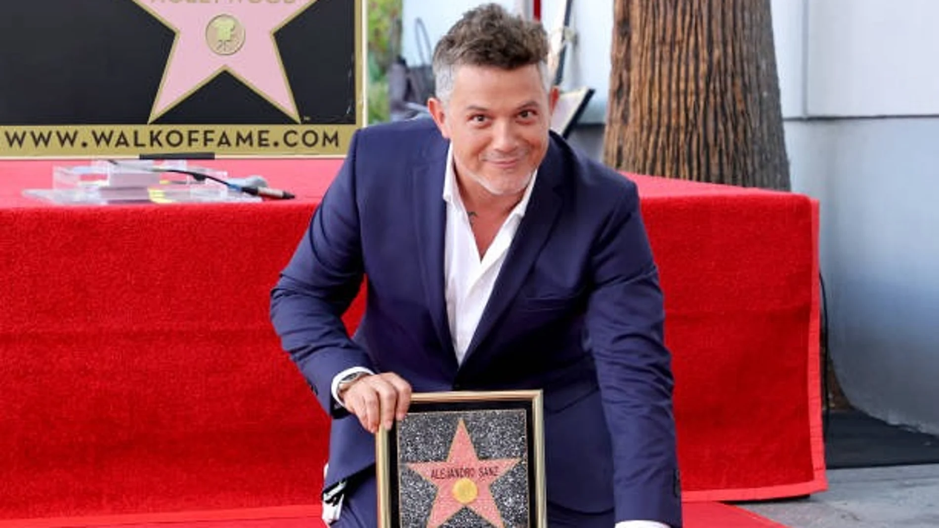 Alejandro Sanz estrena su estrella en el Paseo de la Fama de Hollywood: "La vida te sorprende con cosas emocionantes"