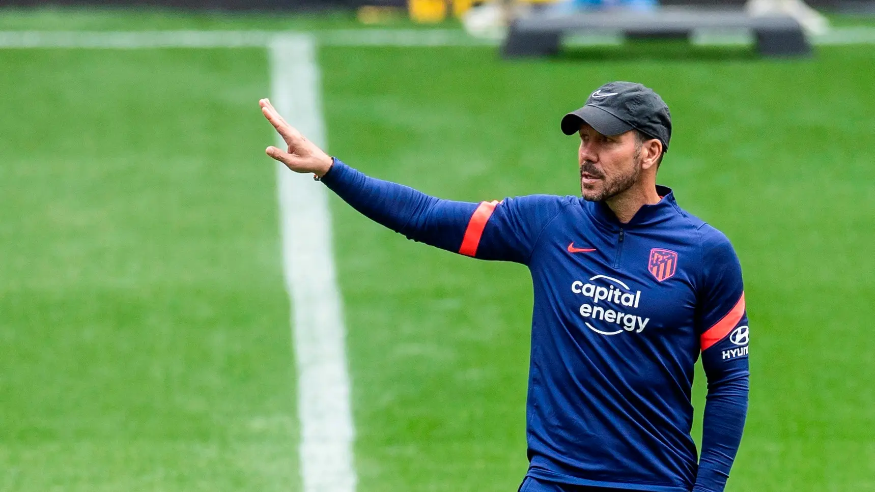 Simeone, en el entrenamiento del Atlético de Madrid Simeone, en el entrenamiento del Atlético de Madrid