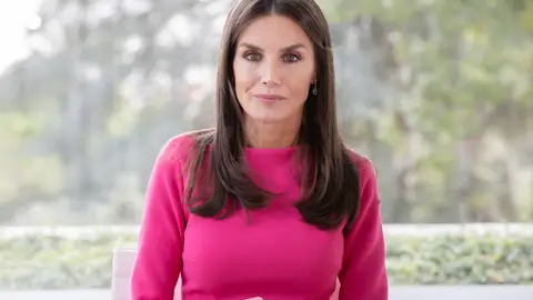 El truco de moda que usa la reina Letizia en sus actos virtuales El truco de moda que usa la reina Letizia en sus actos virtuales