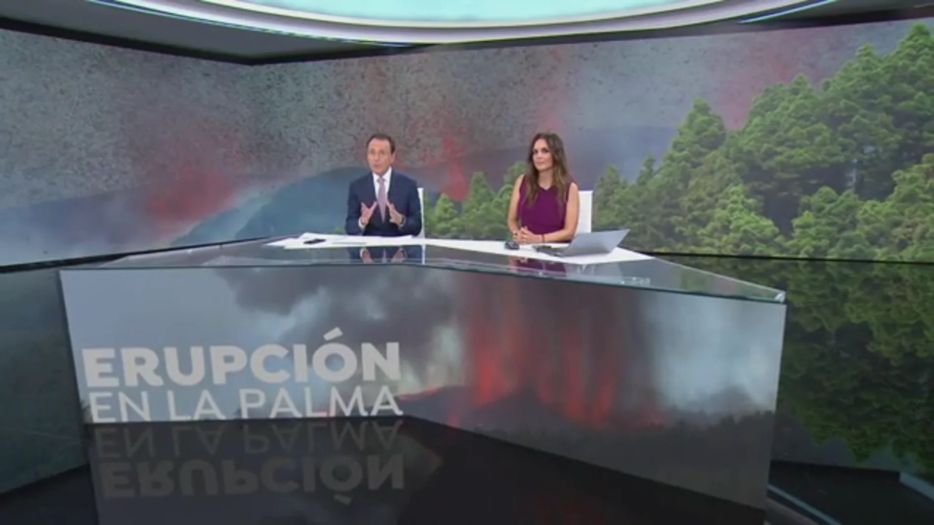 'Los 15 días que cambiaron La Palma', el especial informativo sobre el volcán con Matías Prats y Mónica Carrillo