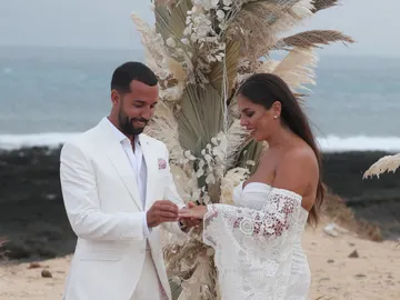 Anabel Pantoja con el vestido de novia en su boda Anabel Pantoja con el vestido de novia en su boda