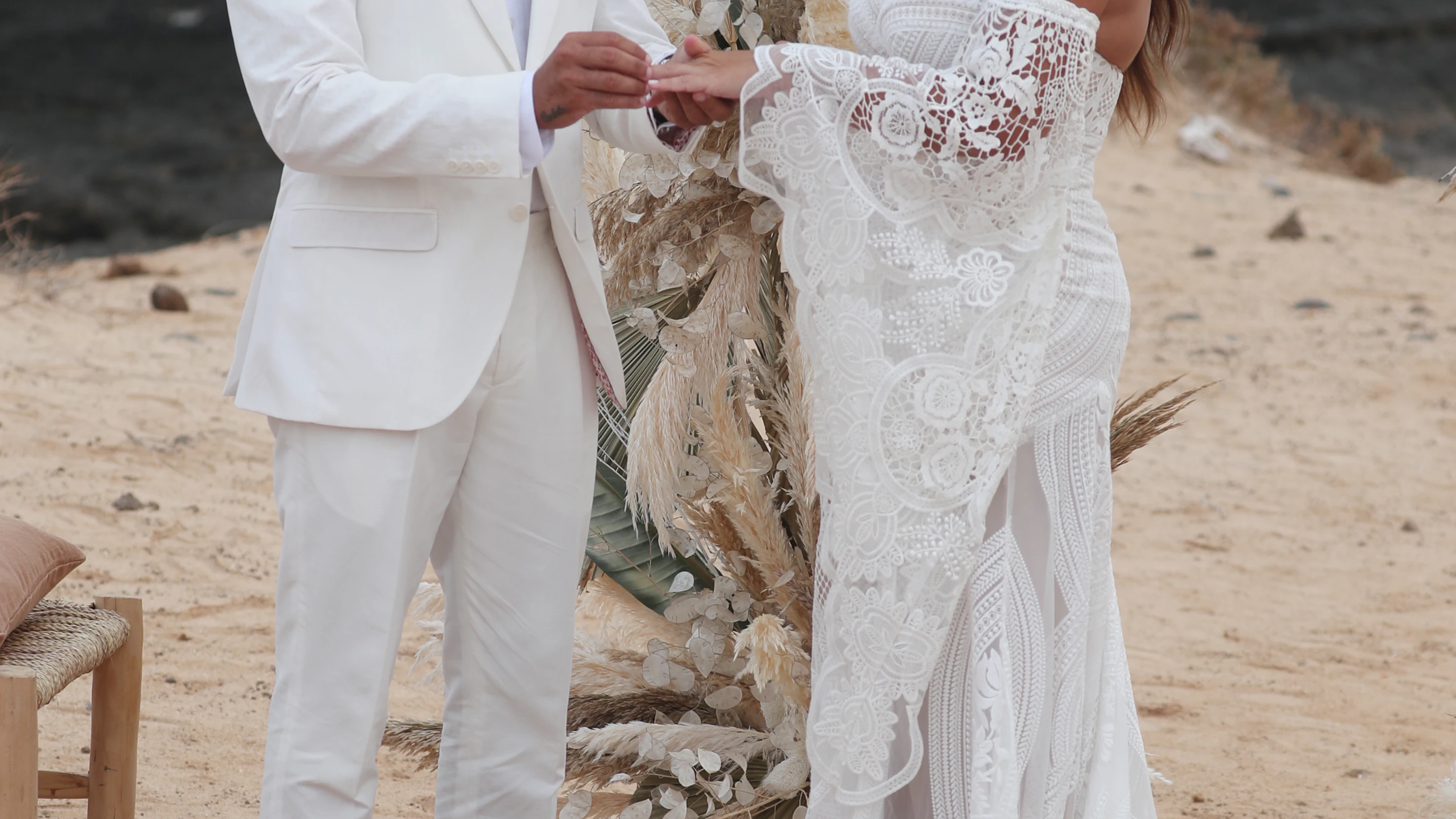 Anabel Pantoja con el vestido de novia en su boda