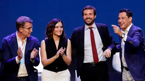 Isabel Díaz Ayuso cierra filas ante Pablo Casado en la convención del PP: "Tengo claro dónde está mi sitio" Isabel Díaz Ayuso cierra filas ante Pablo Casado en la convención del PP: "Tengo claro dónde está mi sitio"