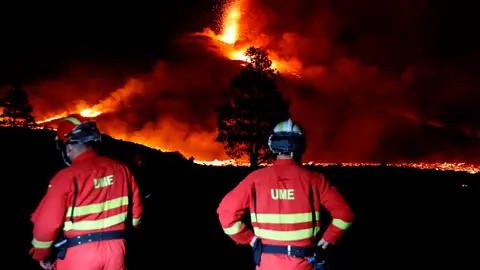 La UME controlando la zona ante la erupción del volcán La UME controlando la zona ante la erupción del volcán