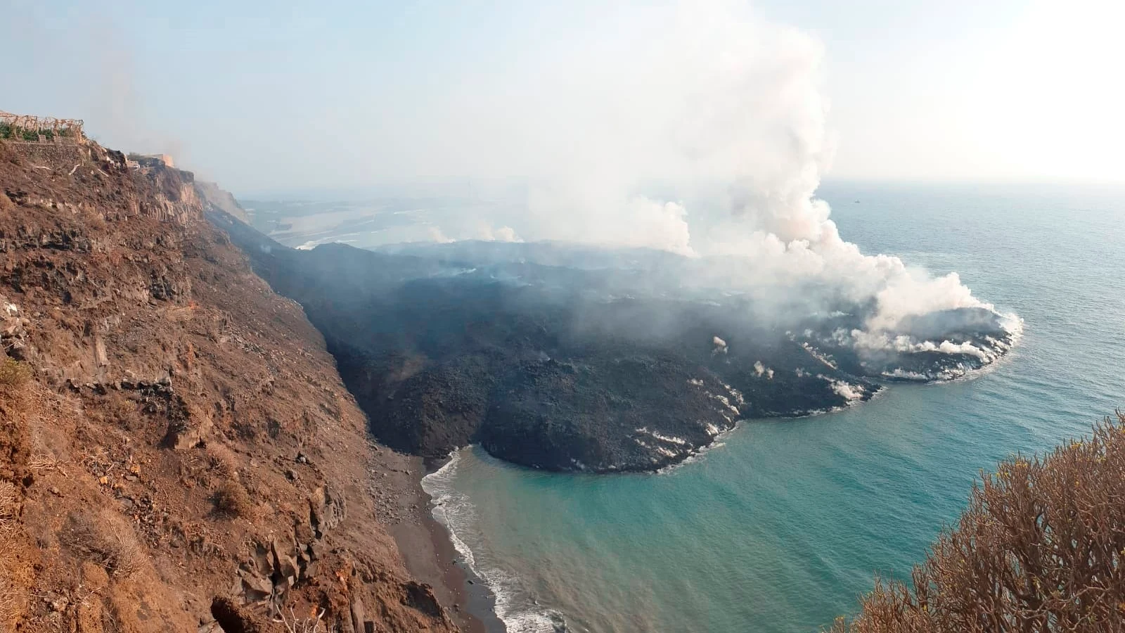 Confinan varios barrios en La Palma por el empeoramiento de la calidad del aire Confinan varios barrios en La Palma por el empeoramiento de la calidad del aire