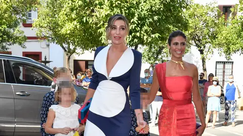 Alejandra y Ana en la boda de Claudia Osborne Alejandra y Ana en la boda de Claudia Osborne