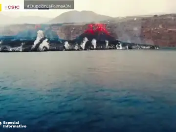 Imágenes inéditas de la nueva fajana del volcán de La Palma desde el mar Imágenes inéditas de la nueva fajana del volcán de La Palma desde el mar