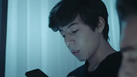 Ali descubre la infidelidad de su padre 'Infiel'