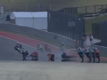 Espeluznante accidente de Acosta y Alcoba en la prueba de Moto 3 en Austin