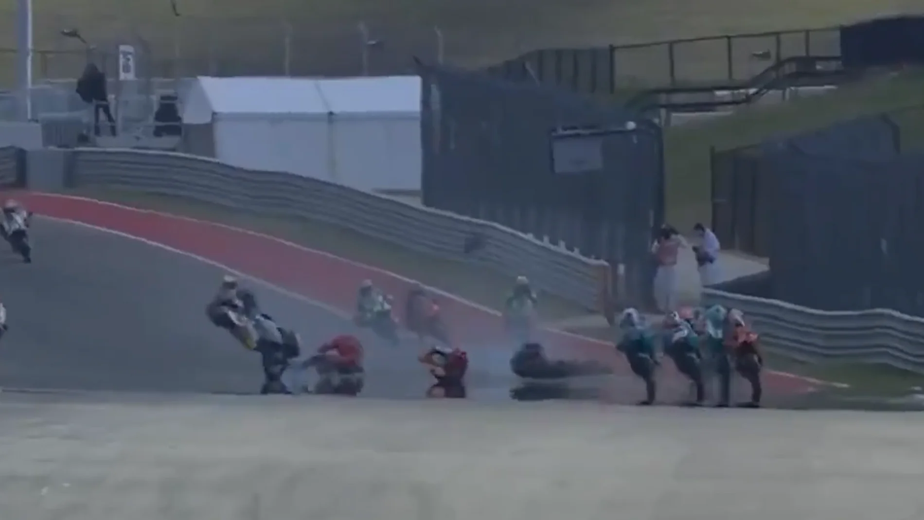 Espeluznante accidente de Acosta y Alcoba en la prueba de Moto 3 en Austin