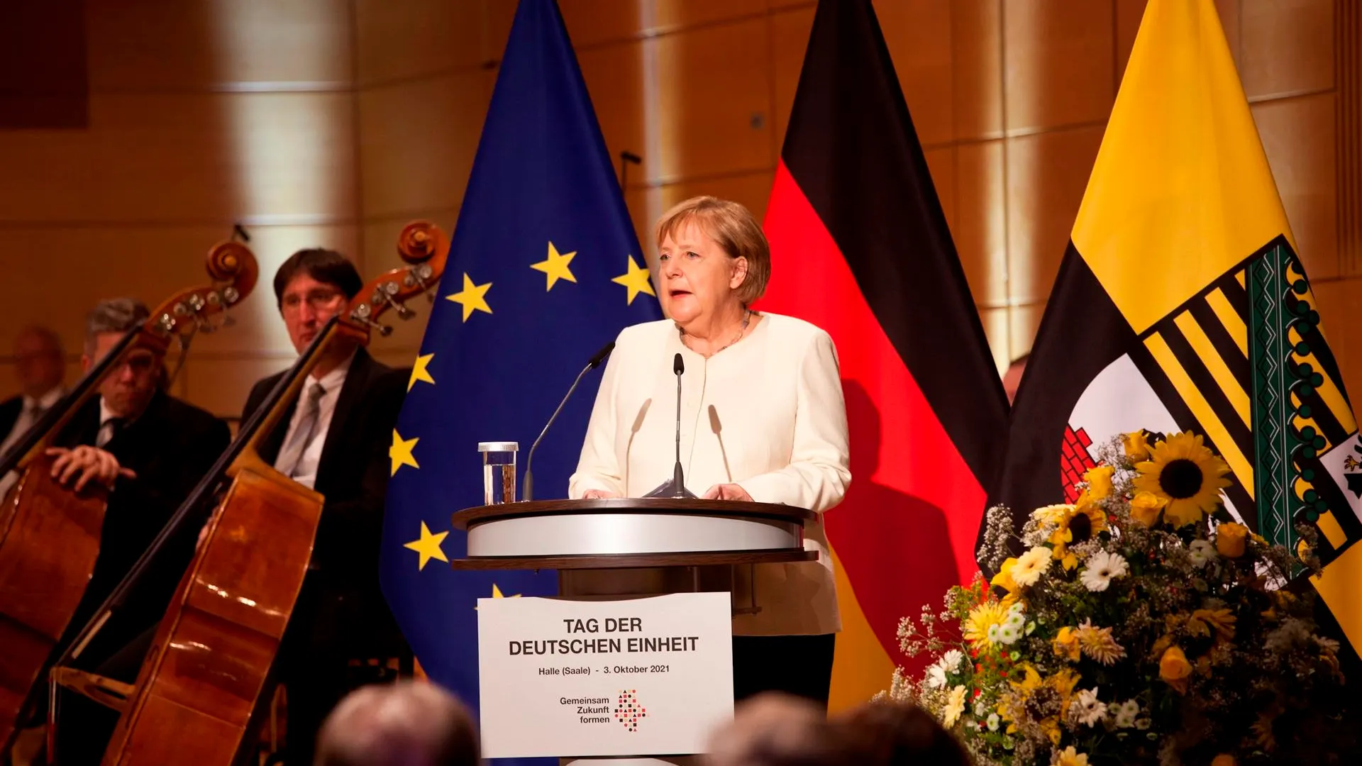 Angela Merkel: "La democracia hay que protegerla, es algo por lo que trabajar cada día" Angela Merkel: "La democracia hay que protegerla, es algo por lo que trabajar cada día"