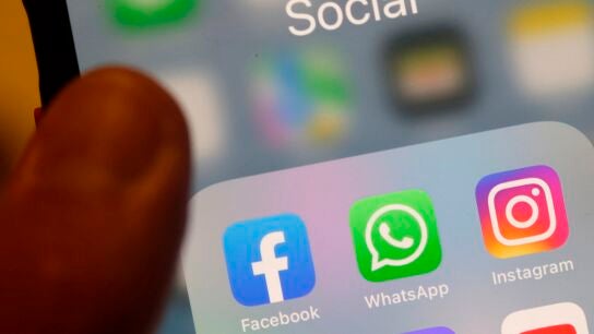 Iconos de m&oacute;vil de WhatsApp, Instagram y Facebook