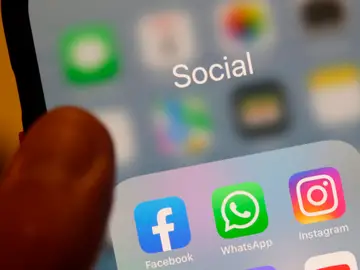 Iconos de móvil de WhatsApp, Instagram y Facebook