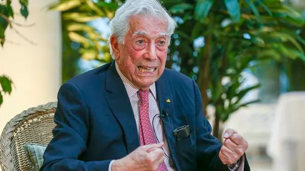 Mario Vargas Llosa aparece en los 'Papeles de Pandora' por gestionar sus derechos de autor a través de una sociedad en un paraíso fiscal Mario Vargas Llosa aparece en los 'Papeles de Pandora' por gestionar sus derechos de autor a través de una sociedad en un paraíso fiscal