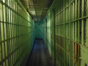 Un hombre se declara culpable de asumir la identidad de un muerto durante 43 años Un hombre se declara culpable de asumir la identidad de un muerto durante 43 años