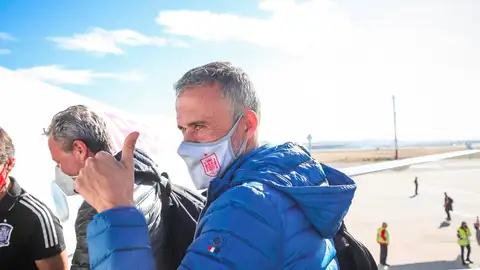 Luis Enrique, sobre las críticas a la lista: "No os leo porque sé más de fútbol que la mayoría" Luis Enrique, sobre las críticas a la lista: "No os leo porque sé más de fútbol que la mayoría"