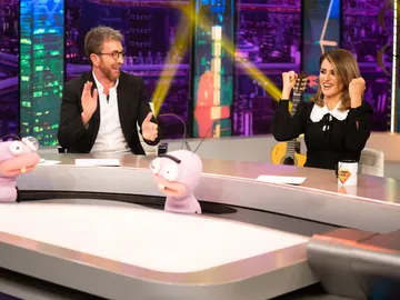 Penélope Cruz hace un magnífico pleno en la prueba de ‘madres e hijas’: “Te meteríamos en el CNI” Penélope Cruz hace un magnífico pleno en la prueba de ‘madres e hijas’: “Te meteríamos en el CNI”