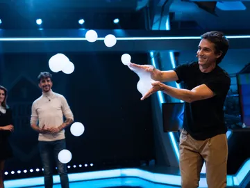 Martín Cattani, el artista de las pompas, fascina en 'El Hormiguero 3.0' Martín Cattani, el artista de las pompas, fascina en 'El Hormiguero 3.0'