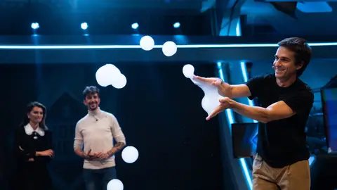 Martín Cattani, el artista de las pompas, fascina en 'El Hormiguero 3.0' Martín Cattani, el artista de las pompas, fascina en 'El Hormiguero 3.0'