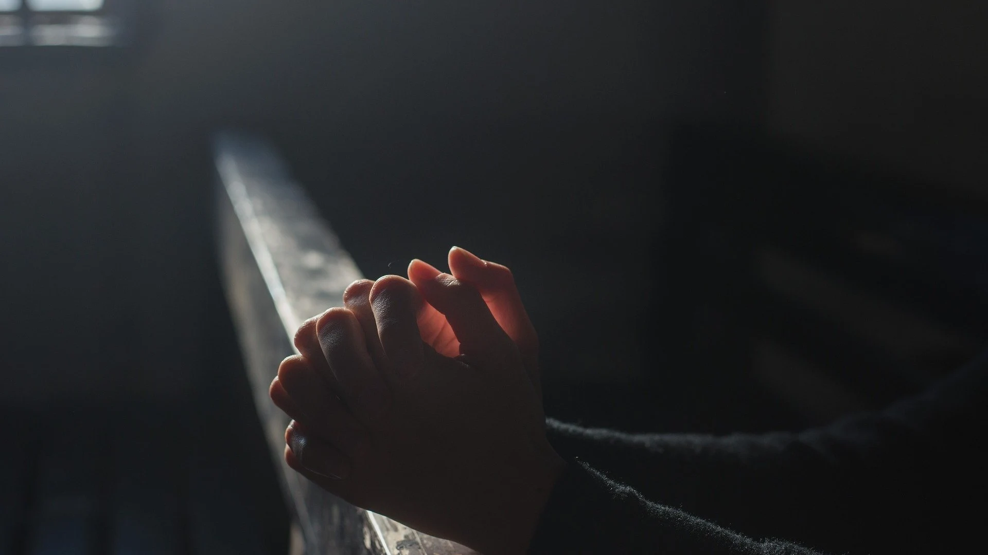 Unas 216.000 personas fueron víctimas de abusos sexuales por parte de curas o religiosos en Francia desde 1950 Unas 216.000 personas fueron víctimas de abusos sexuales por parte de curas o religiosos en Francia desde 1950