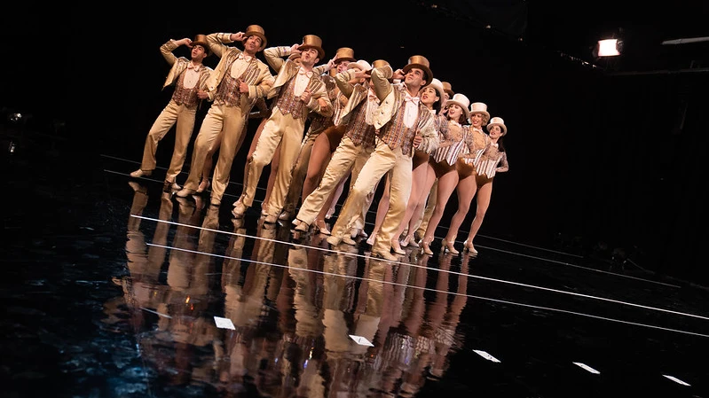 La compañía de 'A Chorus Line' representa 'One' en directo, el numero estelar del musical La compañía de 'A Chorus Line' representa 'One' en directo, el numero estelar del musical