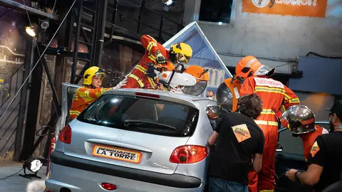 ¿Se puede partir un coche por la mitad en menos de un minuto y medio? Marron nos lo muestra Ciencia con Marron