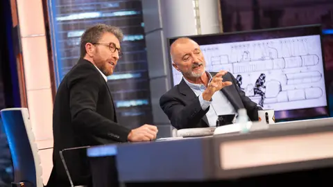 La percepción de Arturo Pérez-Reverte sobre el enemigo: “Es incluso educativo” Sobre héroes y enemigos