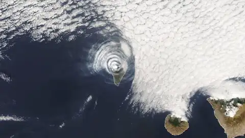 Qué es el 'cielo de caballa', la formación de nubes que ha detectado la NASA en La Palma a causa del volcán Qué es el 'cielo de caballa', la formación de nubes que ha detectado la NASA en La Palma a causa del volcán
