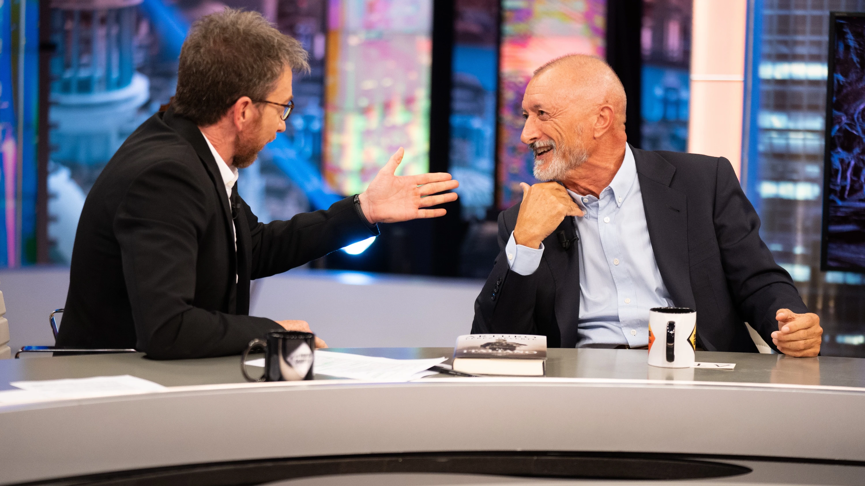 Arturo P&eacute;rez-Reverte cuenta la an&eacute;cdota de los percheros de la Academia de la Lengua: "Recuerda que eres mortal"