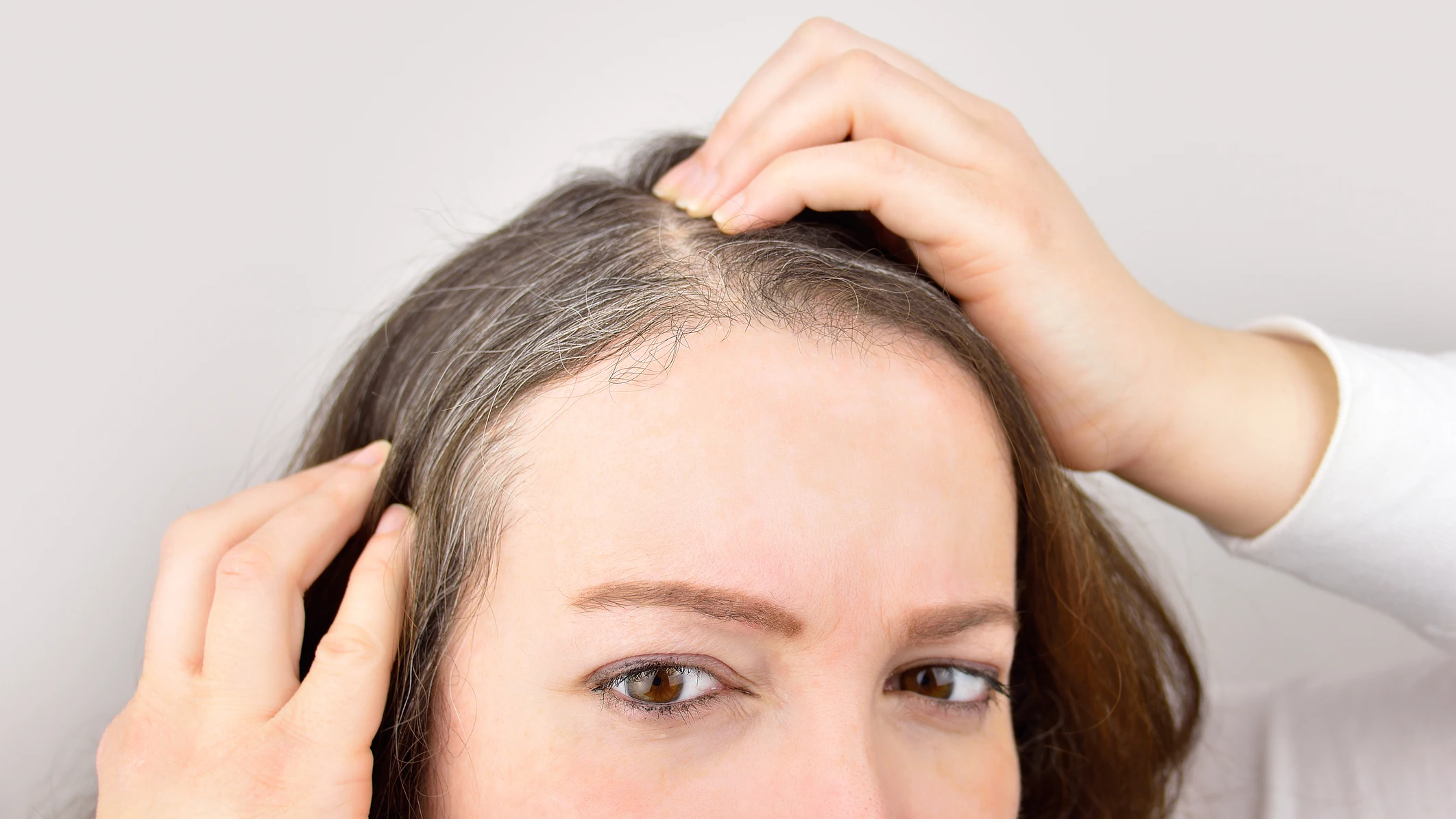 Aparición de canas Mujer con canas