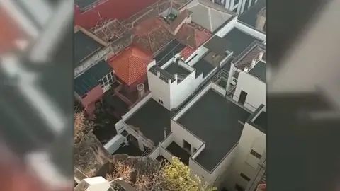 Tejados en La Palma cubiertos por la ceniza Tejados en La Palma cubiertos por la ceniza