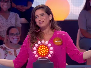 Julio Iglesias se le resiste a Lucía Jiménez en ‘Pasapalabra’: “Estoy ya ralladísima” Julio Iglesias se le resiste a Lucía Jiménez en ‘Pasapalabra’: “Estoy ya ralladísima”