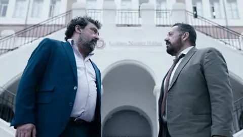 Paco descubre la clave del virus informático: ¡Es fruto de un amor adolescente! Paco descubre la clave del virus informático: ¡Es fruto de un amor adolescente!