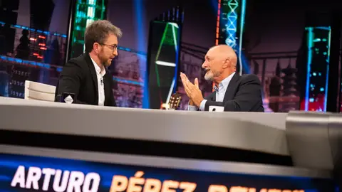 La reflexión de Pérez-Reverte sobre la vejez: "Estamos privando a los jóvenes de la experiencia del viejo" La reflexión de Pérez-Reverte sobre la vejez: "Estamos privando a los jóvenes de la experiencia del viejo"