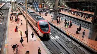 Tren de cercanías en la estación de Atocha Tren de cercanías en la estación de Atocha
