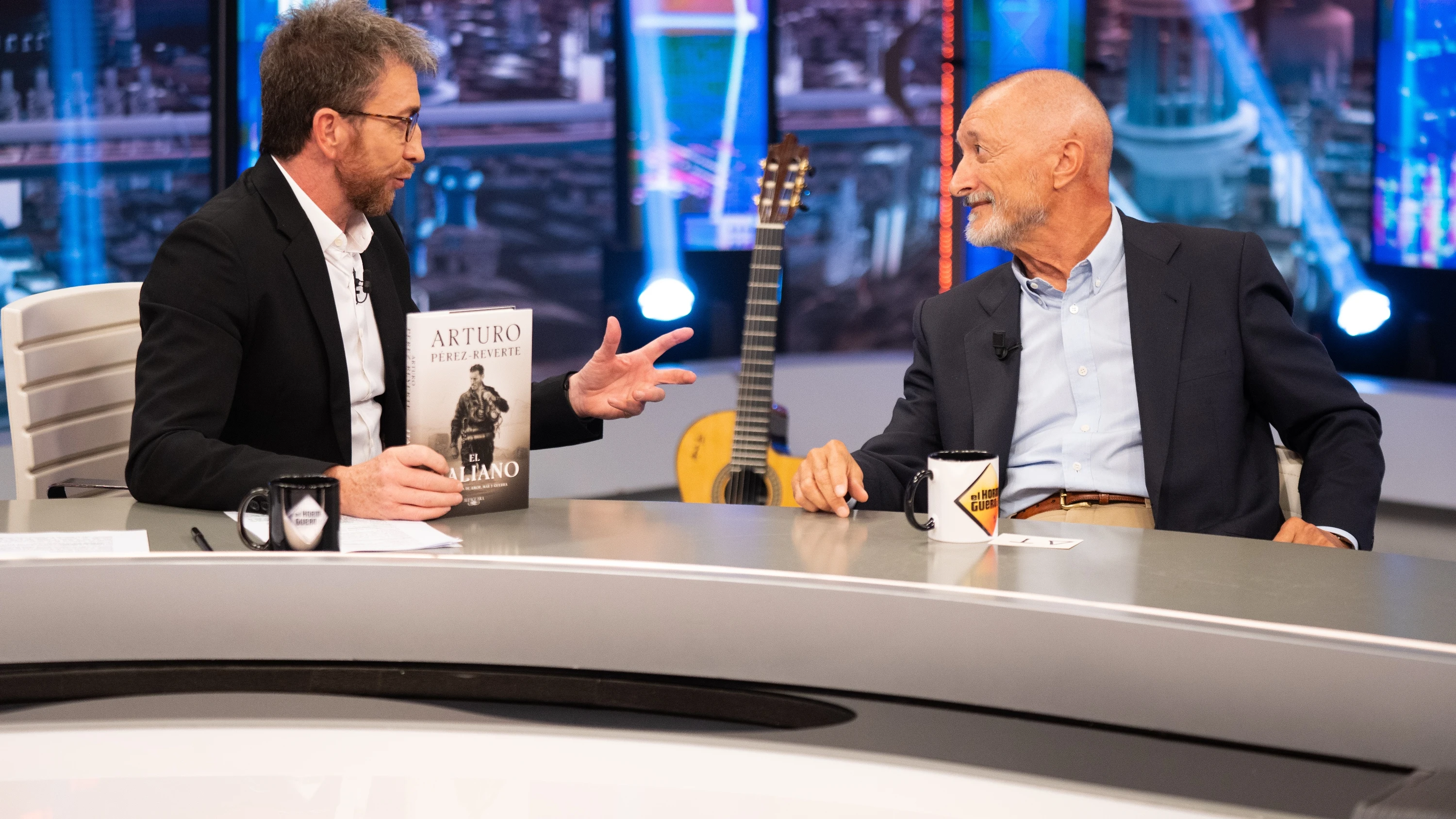 Arturo Pérez-Reverte, sobre la guerra: “Los héroes por la mañana eran violadores por la noche” Sobre 'El Italiano'