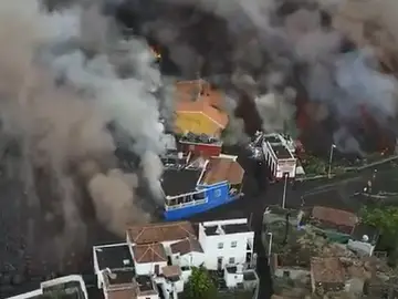 La lava ya ha sepultado 605 casas en La Palma y la intención del Gobierno canario es comprar 200 de aquí a final de año La lava ya ha sepultado 605 casas en La Palma y la intención del Gobierno canario es comprar 200 de aquí a final de año