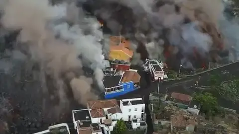 La lava ya ha sepultado 605 casas en La Palma y la intención del Gobierno canario es comprar 200 de aquí a final de año La lava ya ha sepultado 605 casas en La Palma y la intención del Gobierno canario es comprar 200 de aquí a final de año