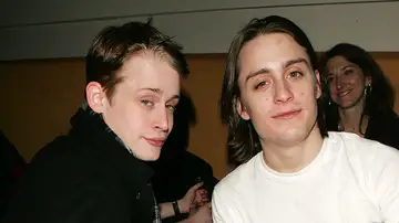 Macaulay Culkin junto a su hermano Kieran