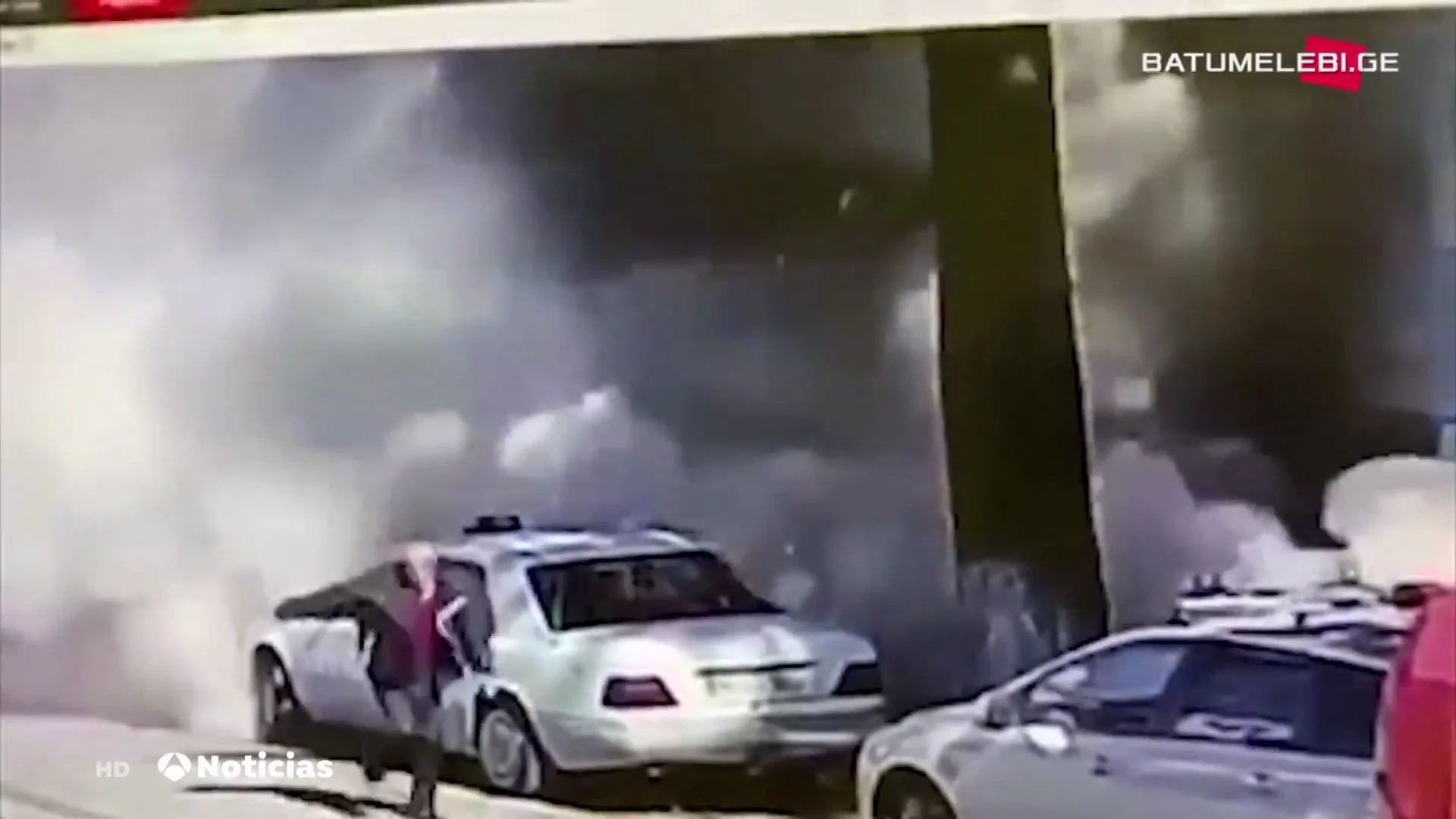 Al menos 15 personas atrapadas tras el derrumbe de un edificio de 7 planta sen Georgia Al menos 15 personas atrapadas tras el derrumbe de un edificio de 7 planta sen Georgia