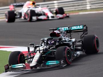 Lewis Hamilton, en acción en los primeros libres del GP de Turquía