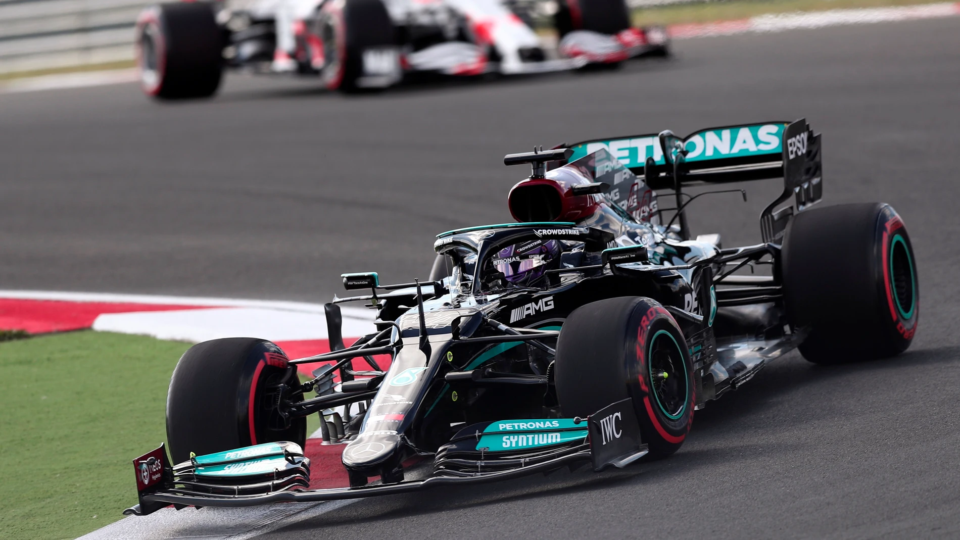 Lewis Hamilton, en acción en los primeros libres del GP de Turquía
