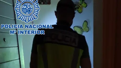 Detienen a una madre y a su hija de 14 años en Gran Canaria por delitos de tentativa de homicidio y detención ilegal Detienen a una madre y a su hija de 14 años en Gran Canaria por delitos de tentativa de homicidio y detención ilegal