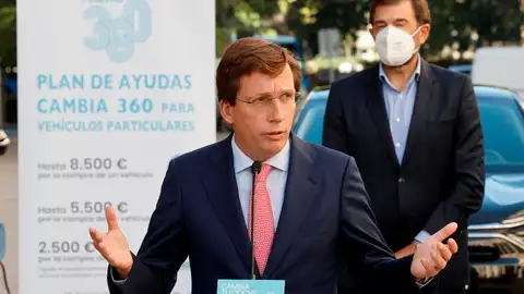 José Luis Martínez Almeida critica los bonos acusa a Sánchez de buscar "el voto cautivo" de los jóvenes José Luis Martínez Almeida critica los bonos acusa a Sánchez de buscar "el voto cautivo" de los jóvenes