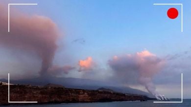 VÍDEO: La nueva lengua de lava del volcán de La Palma avanza hacia el mar, streaming en directo